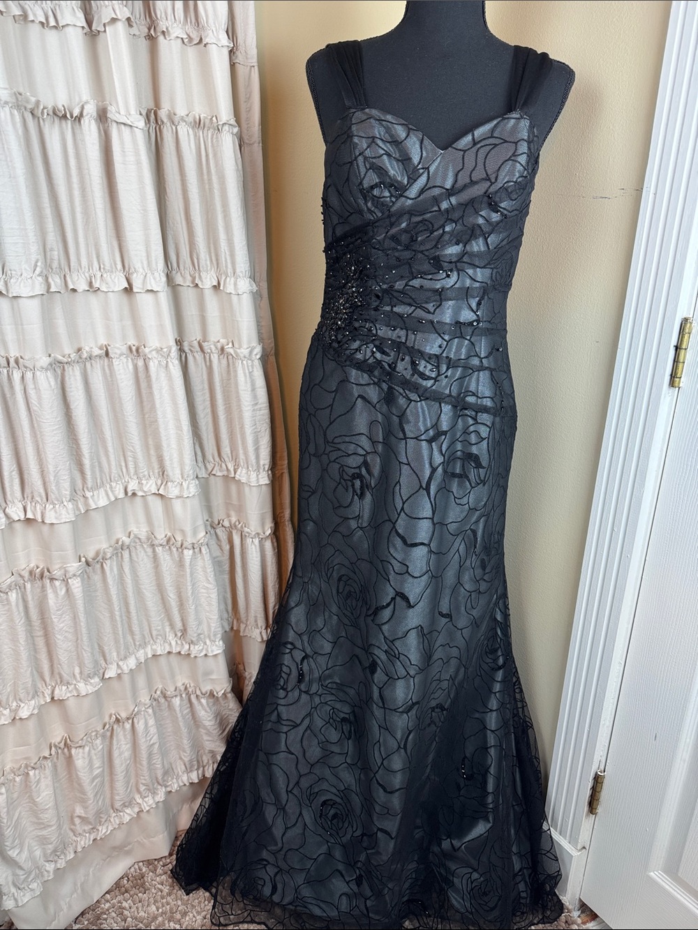 Rina di Montella Black Floral Lace Evening Gown Women's 8 EUC Wedding Prom - Picture 2 of 12